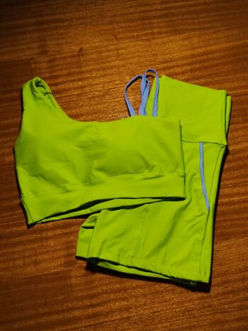 Imagem de Conjunto Short e Top com Bojo Verde Neon Requinte Com Bolso BJFVNM01 - Tamanho M